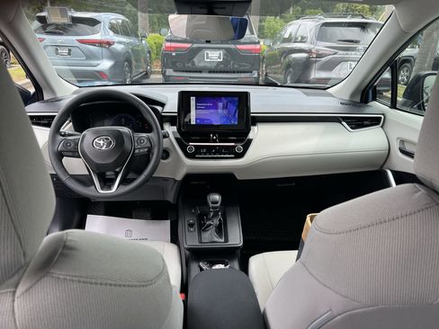 Used 2026 Toyota Corolla Cross LE FWD image 31