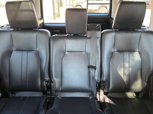 Used 2015 Land Rover LR4 HSE image 39