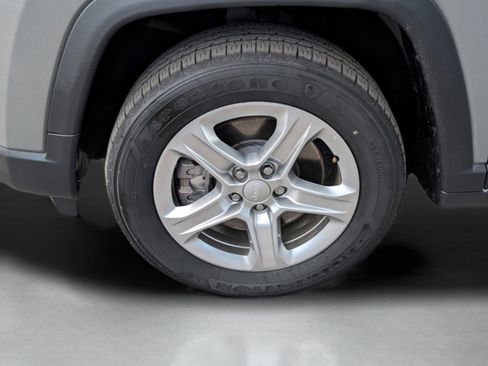 Used 2023 Jeep Compass Latitude image 14