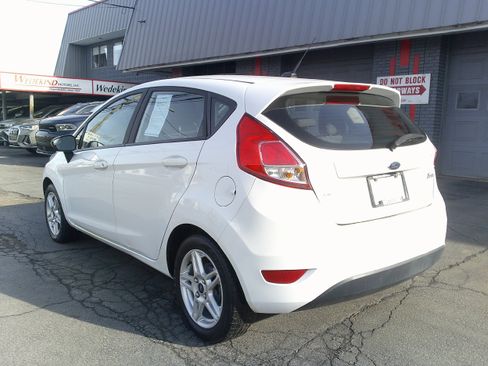 Used 2018 Ford Fiesta SE image 3
