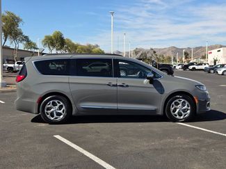 Used 2023 Chrysler Pacifica Limited video 4