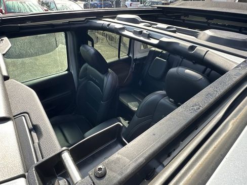 Used 2022 Jeep Wrangler Unlimited Sahara w/ Cold Weather Group image 17