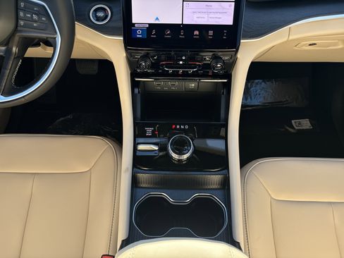 New 2025 Jeep Grand Cherokee L Limited image 27