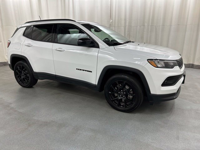 Used 2025 Jeep Compass Latitude w/ Convenience Group AWD/4WD image 1