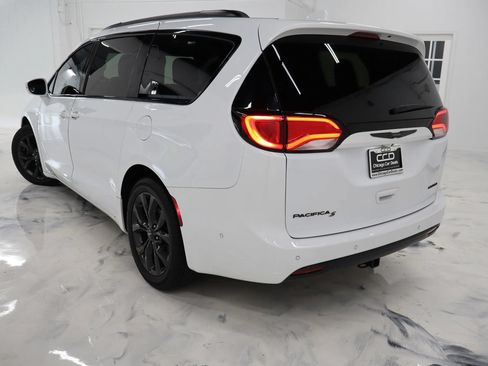 Used 2019 Chrysler Pacifica Limited w/ Advanced Safetytec Group FWD image 6