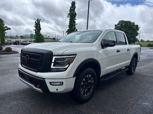 Used 2024 Nissan Titan PRO-4X w/ Pro-4x Convenience Package AWD/4WD image 17