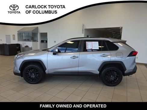 Used 2019 Toyota RAV4 XLE FWD image 1