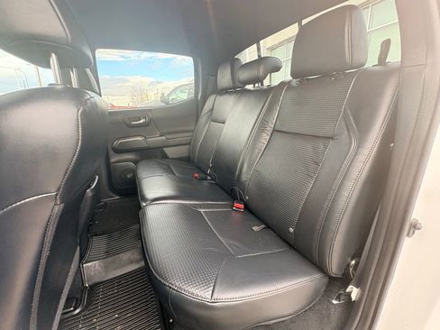 Used 2018 Toyota Tacoma TRD Off-Road image 12