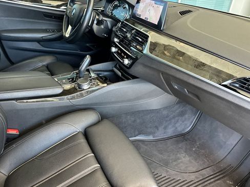 Used 2019 BMW 530i w/ Luxury Package RWD image 16