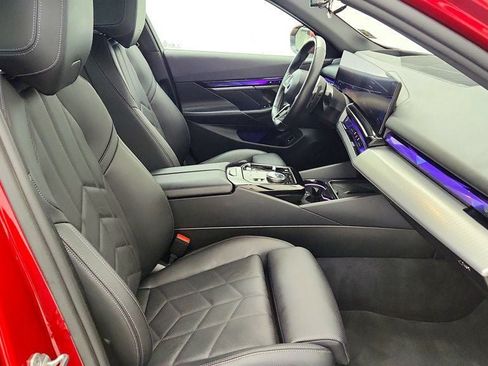 Used 2024 BMW 540i xDrive w/ Premium Package AWD/4WD image 24