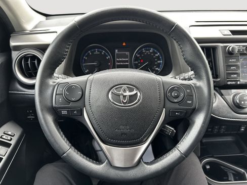 Used 2018 Toyota RAV4 XLE AWD/4WD image 10