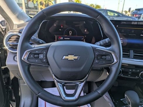 Used 2025 Chevrolet Trax LT w/ LT Convenience Package image 15