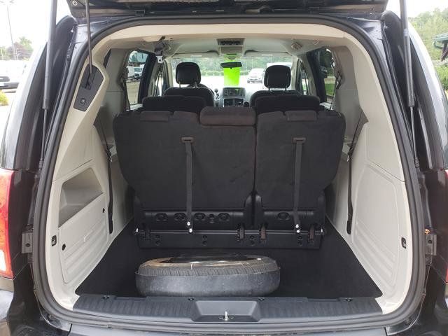 Used 2016 Dodge Grand Caravan SXT FWD image 7
