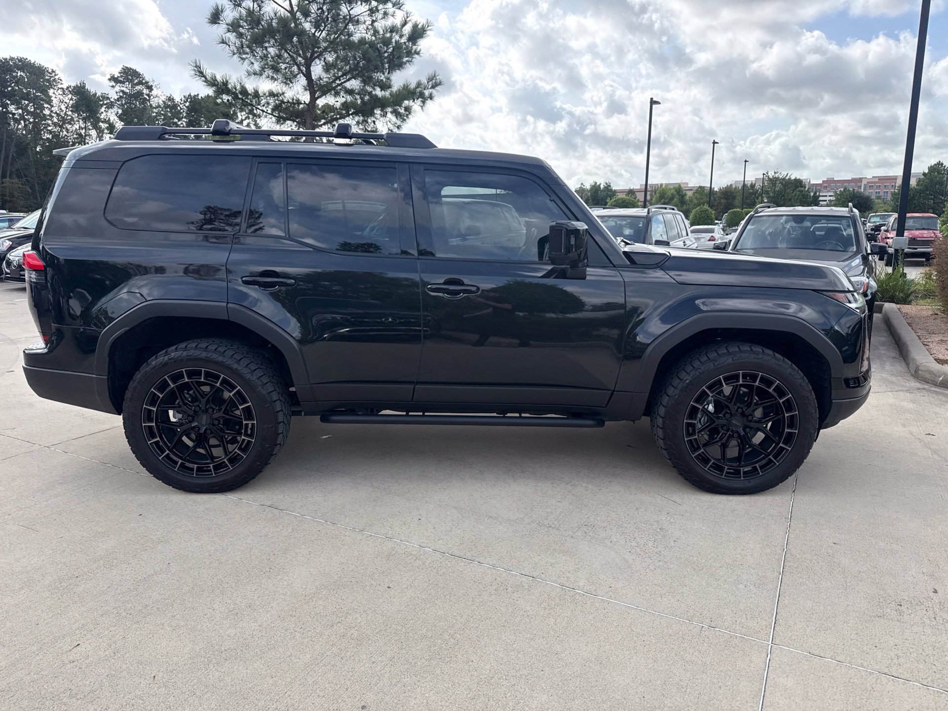 Used 2024 Lexus GX 550 AWD/4WD image 3