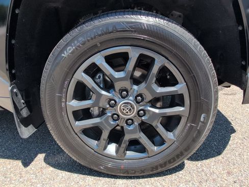 Used 2024 Toyota Tundra Platinum AWD/4WD image 12