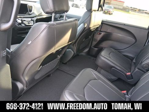 New 2026 Chrysler Pacifica Select FWD image 18