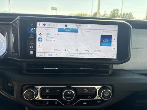 Used 2024 Jeep Wrangler Sport S image 13