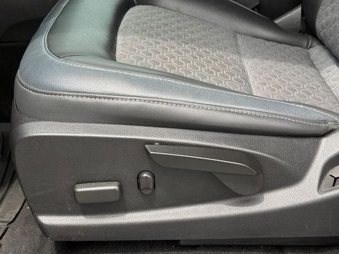 Used 2018 Chevrolet Colorado Z71 AWD/4WD image 19