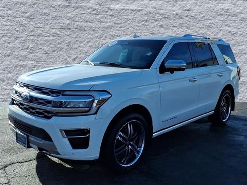Certified 2023 Ford Expedition Platinum image 4