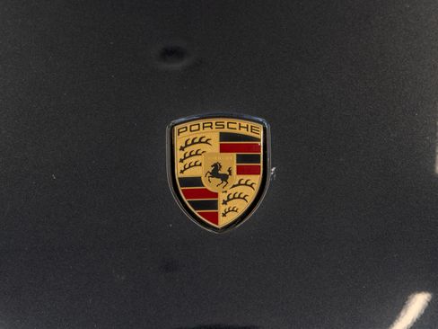 Used 2023 Porsche Macan AWD/4WD image 5