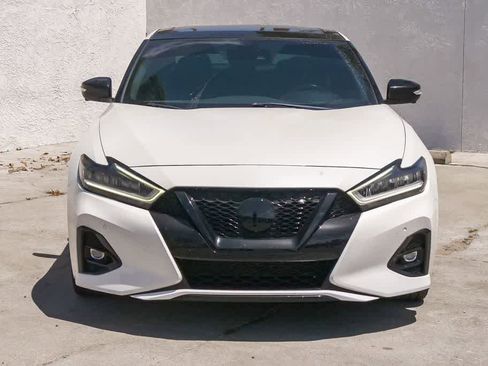 Used 2019 Nissan Maxima SR w/ Premium Package FWD image 2