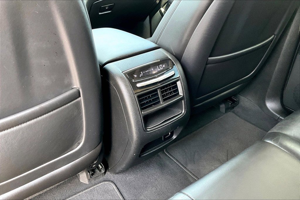 Used 2017 Cadillac XT5 Premium Luxury w/ Advanced Security Package AWD/4WD image 33