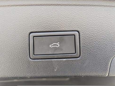 Used 2026 Volkswagen Atlas Cross Sport SE image 14