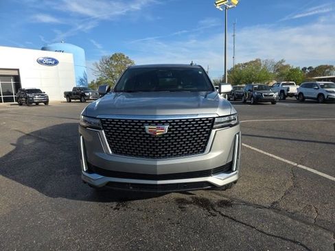 Used 2024 Cadillac Escalade Luxury image 8