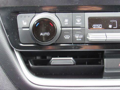 Used 2025 Toyota Grand Highlander AWD image 23
