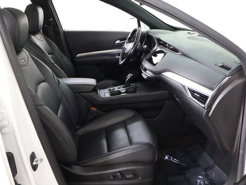 Used 2020 Cadillac XT4 Premium Luxury w/ Cold Weather Package AWD/4WD image 33