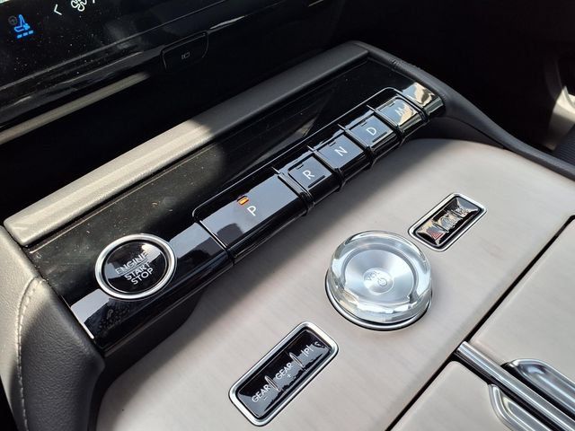 New 2025 Lincoln Navigator Reserve AWD/4WD image 14