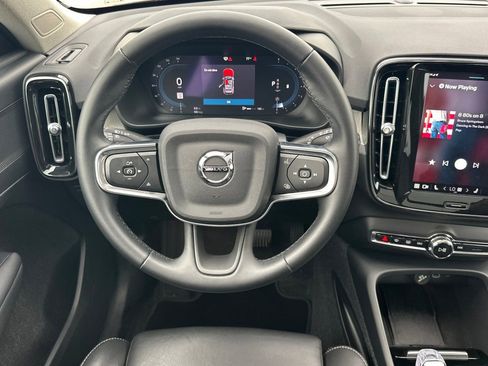 Used 2025 Volvo XC40 B5 Plus image 14