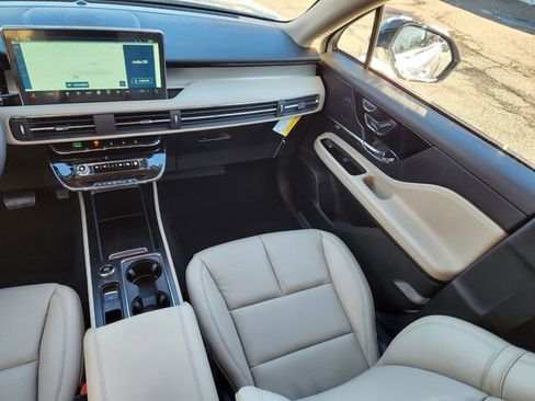 New 2026 Lincoln Corsair Premiere image 12
