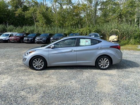 Used 2016 Hyundai Elantra SE w/ Option Group 02 image 9
