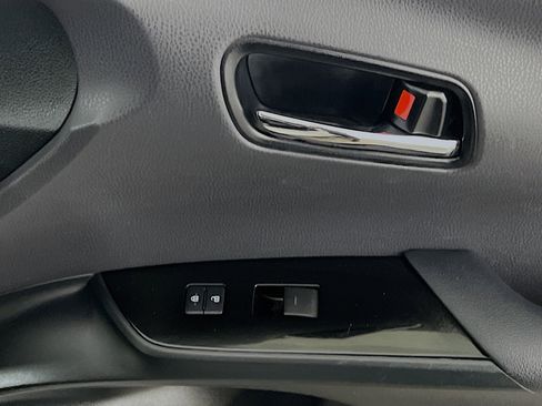 Used 2020 Toyota Prius LE image 32