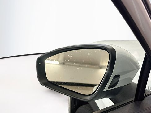 Used 2026 Volkswagen Tiguan SE AWD/4WD image 16