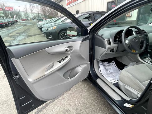 Used 2010 Toyota Corolla LE image 10