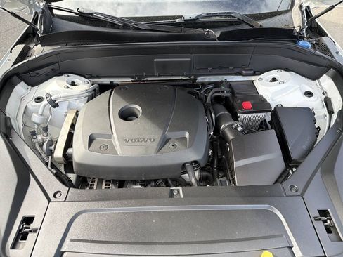 Used 2020 Volvo XC90 T5 Momentum AWD/4WD image 16