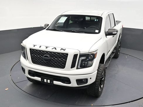 Used 2019 Nissan Titan SL w/ Midnight Edition AWD/4WD image 20