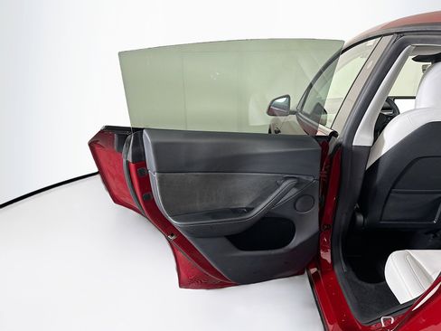 Used 2024 Tesla Model Y Long Range image 27