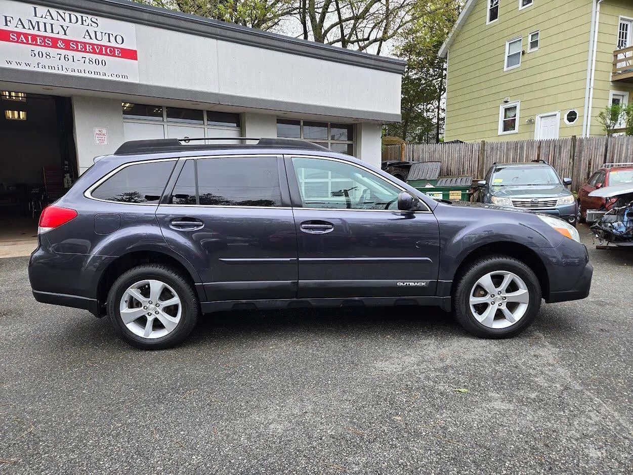 Used 2014 Subaru Outback 2.5i Limited AWD/4WD image 3