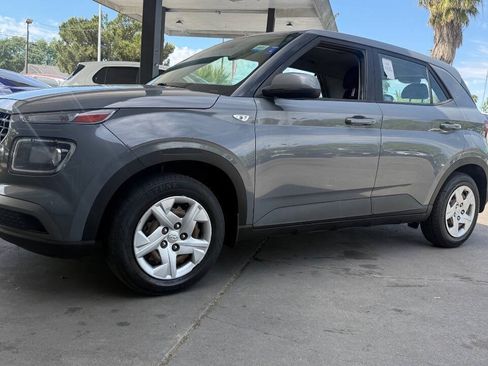 Used 2020 Hyundai Venue SE FWD image 19