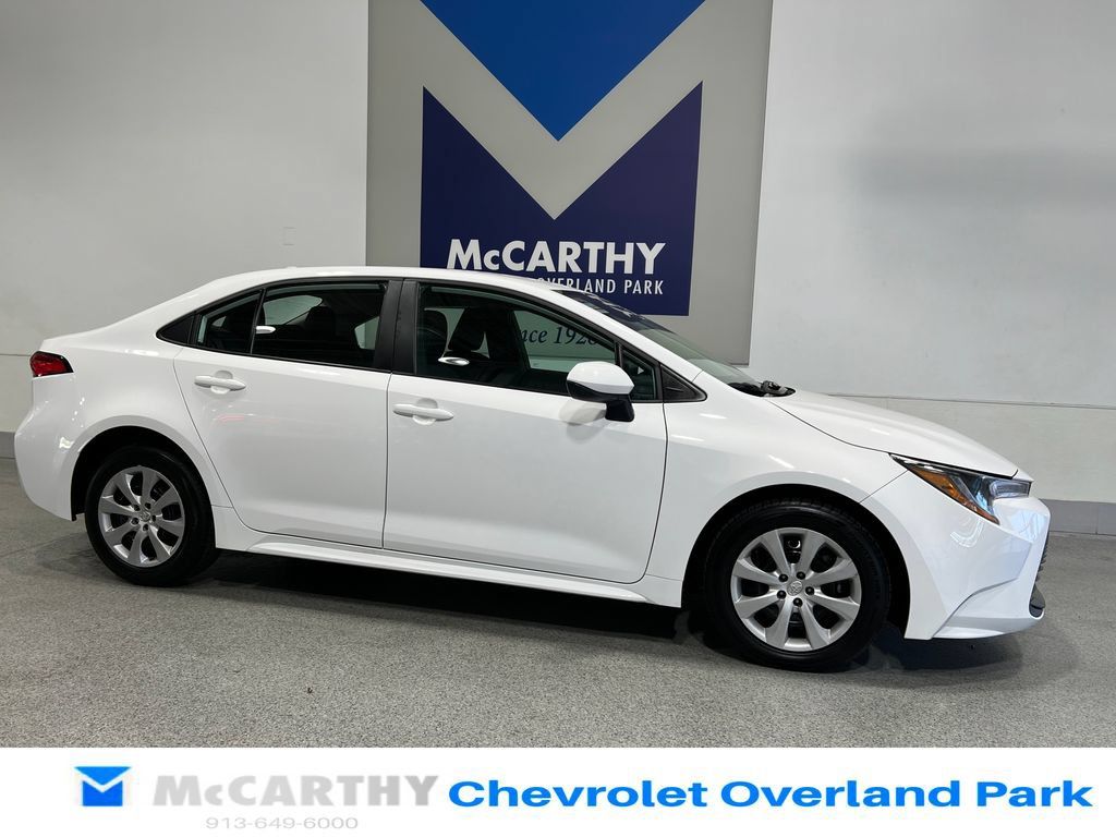 Used 2025 Toyota Corolla LE FWD image 3