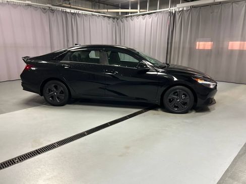 Used 2022 Hyundai Elantra SEL w/ Convenience Package FWD image 8