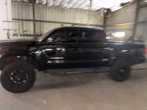 Used 2017 Toyota Tacoma SR5 image 3
