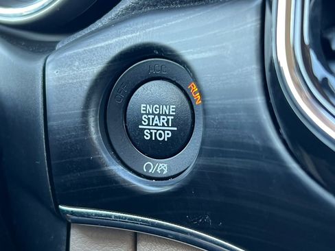 Used 2021 Jeep Grand Cherokee Limited w/ Luxury Group II image 31