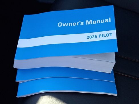 Used 2025 Honda Pilot TrailSport image 25