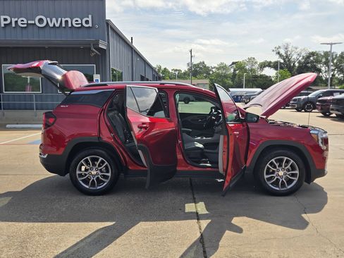 Used 2022 GMC Terrain SLT FWD image 12