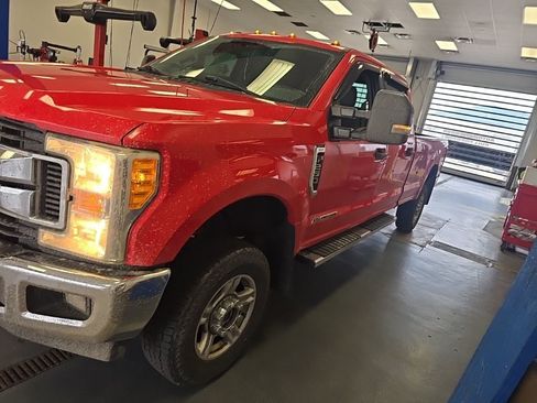 Used 2017 Ford F250 XLT w/ XLT Value Package image 3
