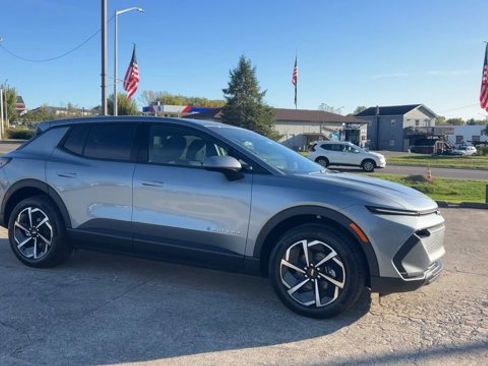 New 2026 Chevrolet Equinox EV LT image 2